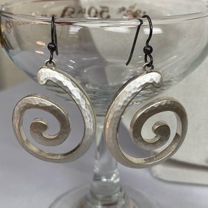 Unusual open swirl hammered silvertone earrings